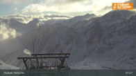 Archived image Webcam Stubai glacier: Daunjoch chair lift 07:00