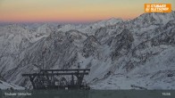Archived image Webcam Stubai glacier: Daunjoch chair lift 16:00