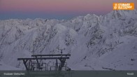 Archived image Webcam Stubai glacier: Daunjoch chair lift 04:00