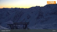 Archived image Webcam Stubai glacier: Daunjoch chair lift 06:00