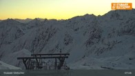 Archived image Webcam Stubai glacier: Daunjoch chair lift 07:00