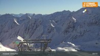 Archived image Webcam Stubai glacier: Daunjoch chair lift 08:00