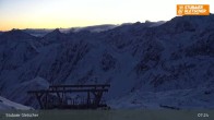 Archived image Webcam Stubai glacier: Daunjoch chair lift 06:00
