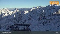 Archived image Webcam Stubai glacier: Daunjoch chair lift 14:00