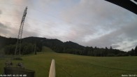 Archiv Foto Webcam Blick von der Talstation des Schlepplifts Buron auf den Lift und die Piste 05:00