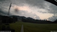 Archiv Foto Webcam Blick von der Talstation des Schlepplifts Buron auf den Lift und die Piste 05:00