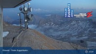 Archived image Webcam Tiroler Zugspitzbahn Top Station 00:00
