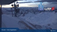 Archived image Webcam Tiroler Zugspitzbahn Top Station 07:00