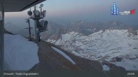 Archived image Webcam Tiroler Zugspitzbahn Top Station 04:00
