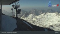 Archived image Webcam Tiroler Zugspitzbahn Top Station 07:00
