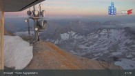 Archived image Webcam Tiroler Zugspitzbahn Top Station 00:00
