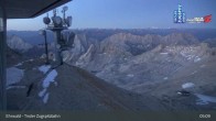 Archived image Webcam Tiroler Zugspitzbahn Top Station 04:00