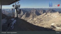 Archived image Webcam Tiroler Zugspitzbahn Top Station 07:00