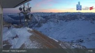 Archived image Webcam Tiroler Zugspitzbahn Top Station 00:00