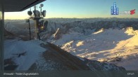 Archived image Webcam Tiroler Zugspitzbahn Top Station 06:00