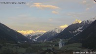 Archived image Webcam guesthouse "Traube", Pettneu 05:00