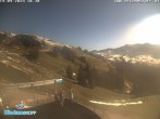 Archived image Webcam Mountain Diedamskopf - View Wedelstube 09:00