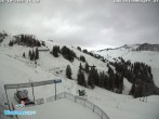 Archived image Webcam Mountain Diedamskopf - View Wedelstube 13:00