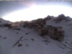 Archived image Webcam Schnalstal: Hut "Schöne Aussicht" 05:00