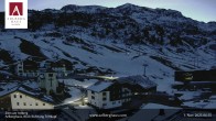 Archiv Foto Webcam Zürs: Hotel Arlberghaus 05:00