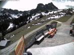 Archived image Webcam Arrival of the Breitenbergbahn cabins 13:00