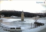 Archived image Webcam Lake Resia and the symbol of Venosta Valley 02:00