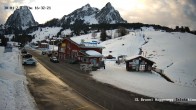 Archived image Webcam base station Brunni-Haggenegg mountain railways 15:00