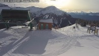 Archived image Webcam Outlook Chateau Lake Louise 17:00