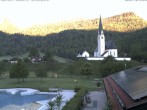 Archiv Foto Webcam Kreuth: Kirche und Freibad 05:00