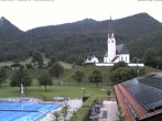 Archiv Foto Webcam Kreuth: Kirche und Freibad 19:00