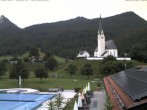 Archiv Foto Webcam Kreuth: Kirche und Freibad 19:00