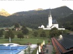 Archiv Foto Webcam Kreuth: Kirche und Freibad 05:00