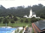 Archiv Foto Webcam Kreuth: Kirche und Freibad 13:00