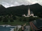 Archiv Foto Webcam Kreuth: Kirche und Freibad 05:00