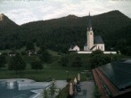 Archiv Foto Webcam Kreuth: Kirche und Freibad 05:00