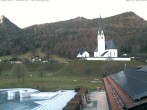 Archiv Foto Webcam Kreuth: Kirche und Freibad 05:00