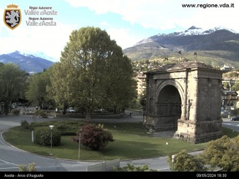 Aosta, Piazza Arco d'Augusto
