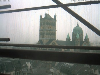 Blick auf das Quirinus Münster vom Rathaus Neuss