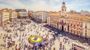 Blick auf den Puerta del Sol in Madrid
