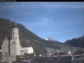 Blick auf Laurentiuskirche und Rathaus in Bludenz (Vorarlberg, Österreich)