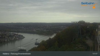 Koblenz: Blick von der Festung auf Seilbahn und Deutsches Eck